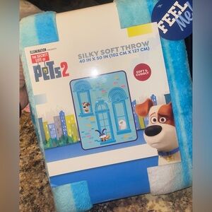 Pets 2 Soft & Cuddly Throw - Blue